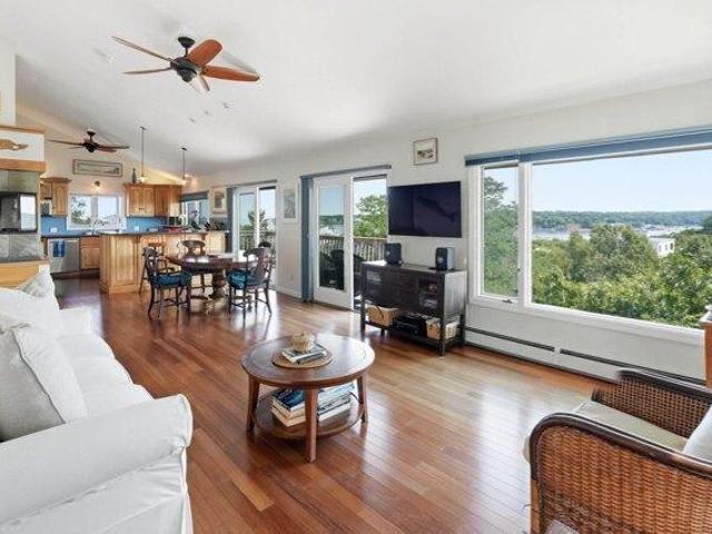 House for sale in Gloucester, Essex County