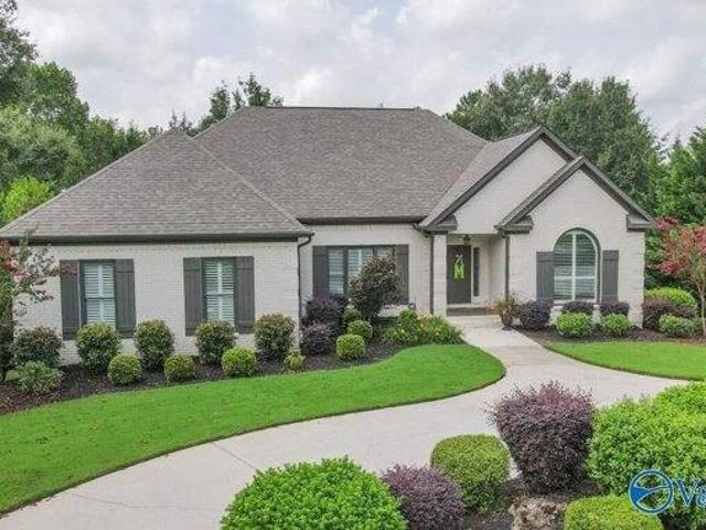 House for sale in Guntersville, Alabama