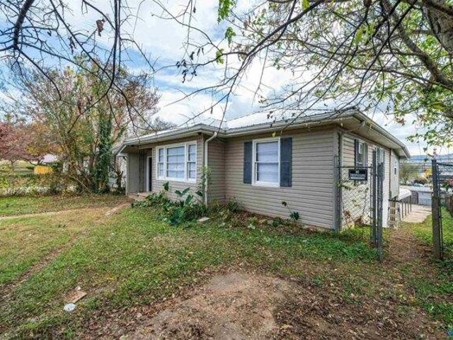 House for sale in Guntersville, Alabama