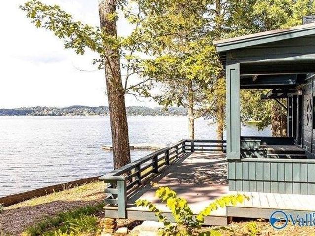 House for sale in Guntersville, Alabama