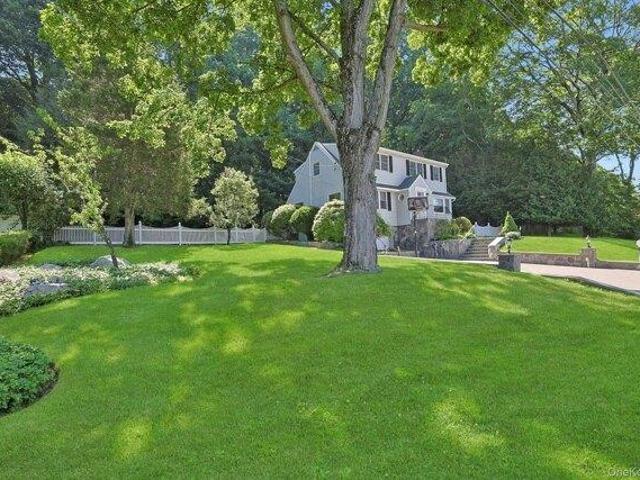 House for sale in Hawthorne, New York