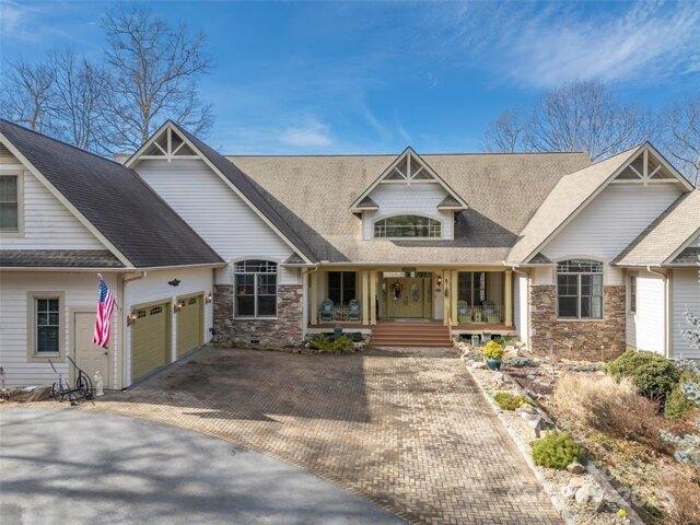 House for sale in Hendersonville