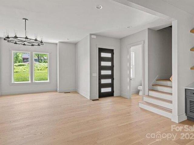 House for sale in Hendersonville