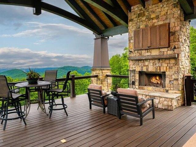 House for sale in Hendersonville