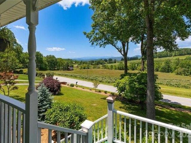 House for sale in Hendersonville