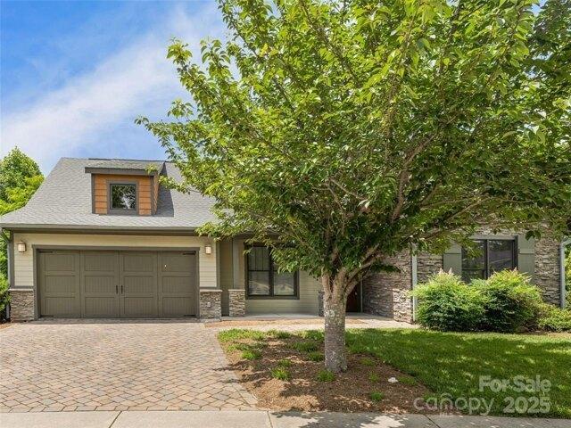 House for sale in Hendersonville