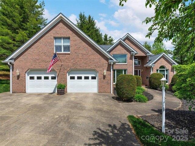 House for sale in Hendersonville