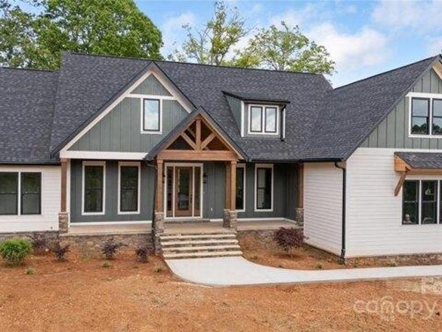 House for sale in Hendersonville