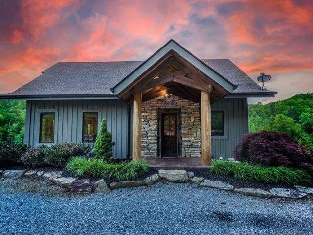House for sale in Hendersonville