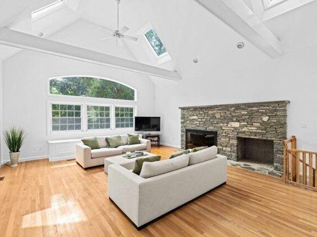 House for sale in Hingham Center, Hingham
