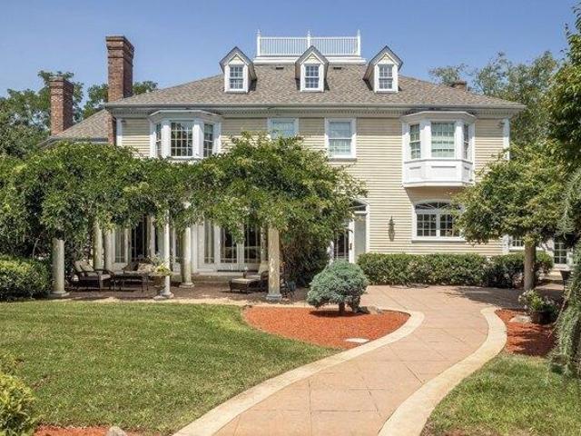 House for sale in Hingham Center, Hingham