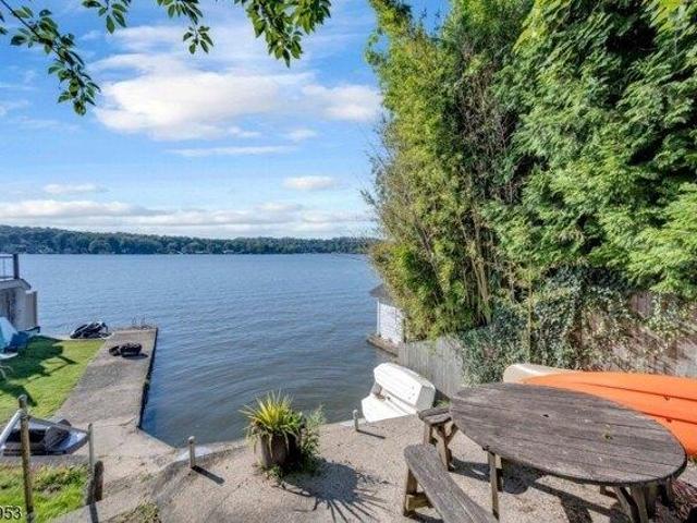 House for sale in Glasser, New Jersey