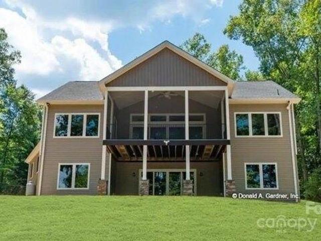 House for sale in Horse Shoe, North Carolina