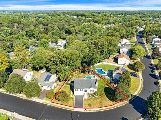 House for sale in Heritage Pointe, Howell Township