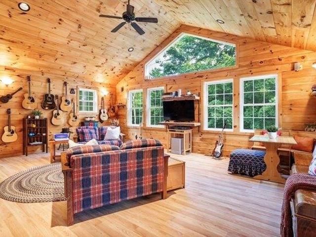 House for sale in Hubbardston, Massachusetts