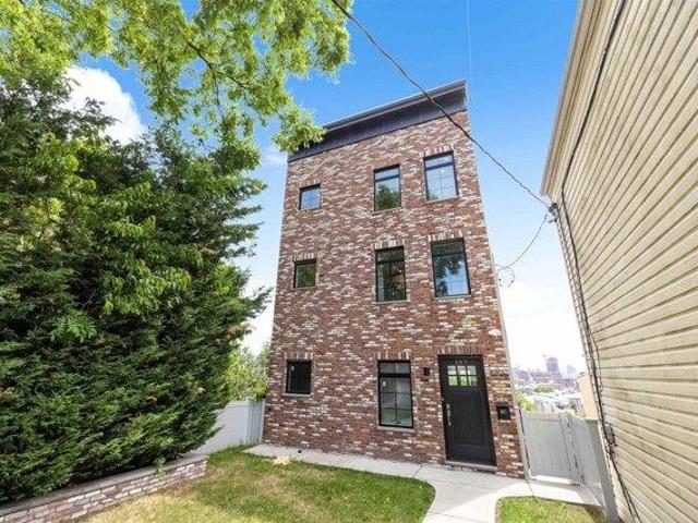 House for sale in Hudson, New Jersey