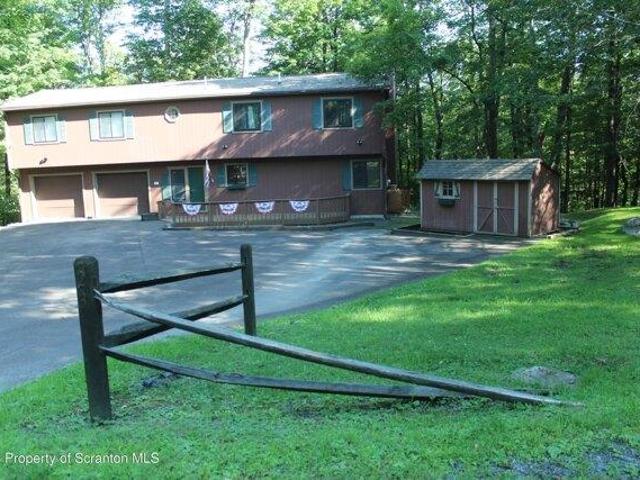 House for sale in Hamlin, Pennsylvania