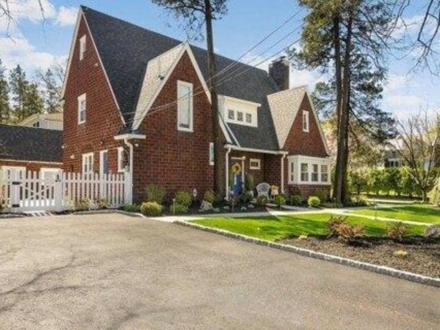 House for sale in Leonia, New Jersey