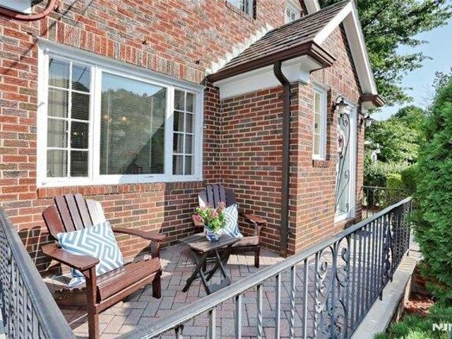 House for sale in Leonia, New Jersey