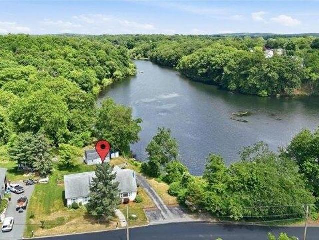 House for sale in Lincoln, Rhode Island