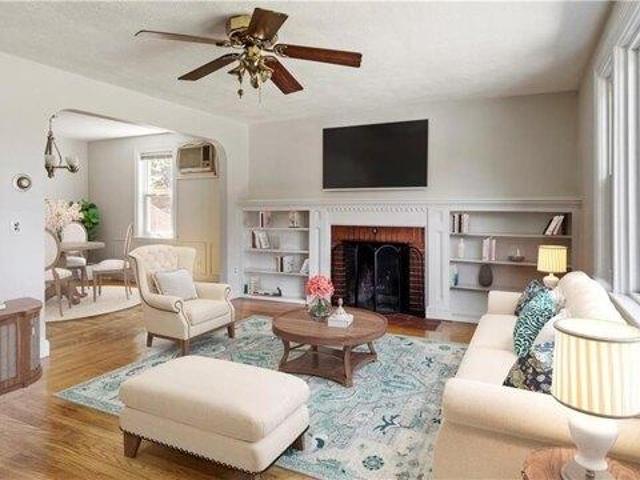 House for sale in Lincoln, Rhode Island