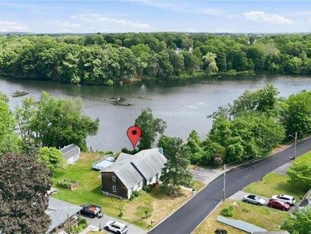 House for sale in Lincoln, Rhode Island