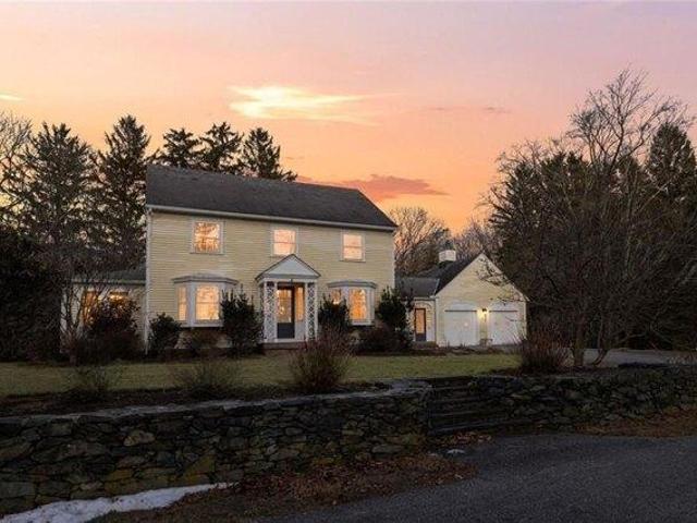 House for sale in Lincoln, Rhode Island