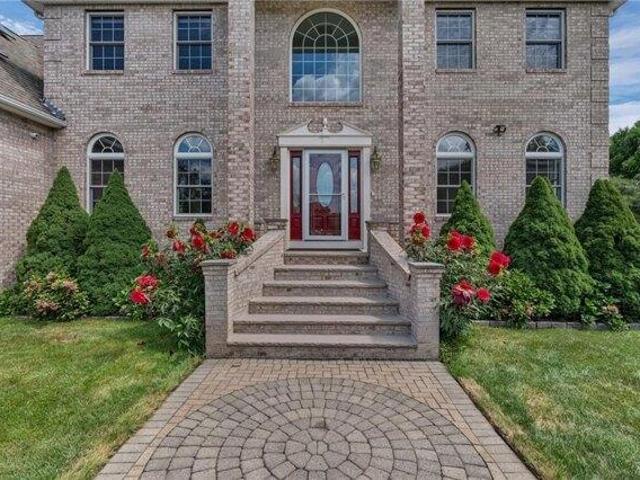 House for sale in Lincoln, Rhode Island