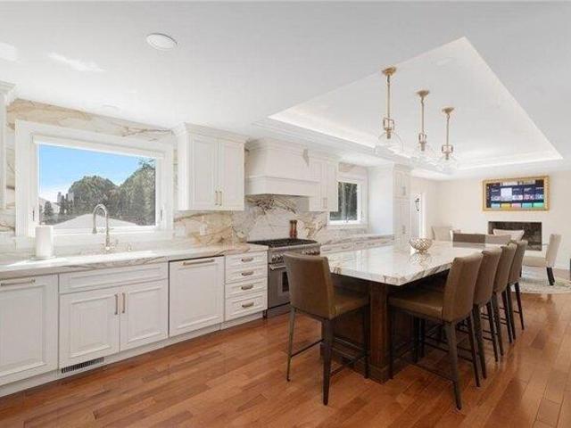 House for sale in Lincoln, Rhode Island