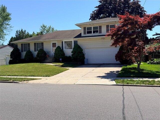 House for sale in Babylon, New York