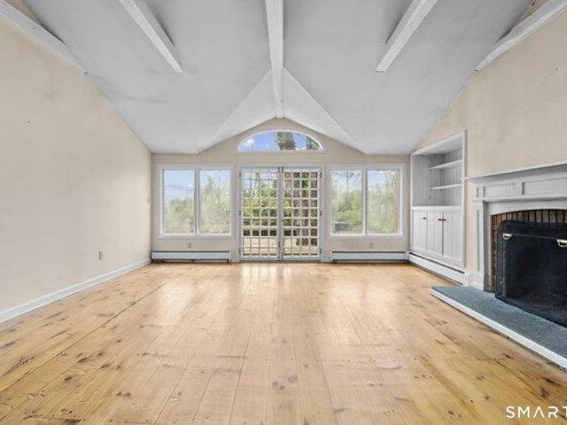 House for sale in Litchfield
