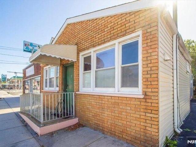 House for sale in Singac, Little Falls