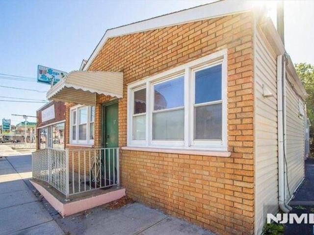 House for sale in Singac, Little Falls