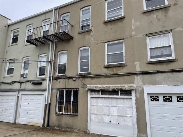 House for sale in Queens, Arverne