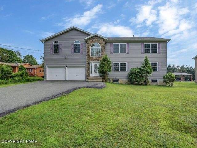 House for sale in Long Pond, Pennsylvania