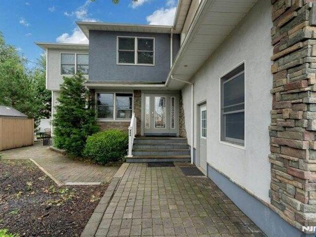 House for sale in Lyndhurst, New Jersey