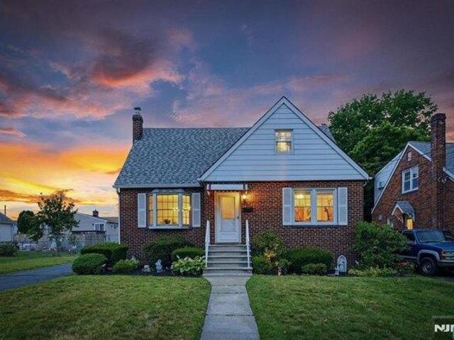 House for sale in Lyndhurst, New Jersey