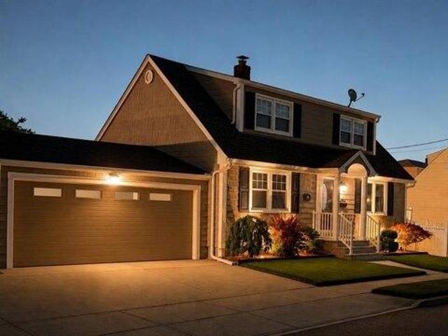 House for sale in Lyndhurst, New Jersey