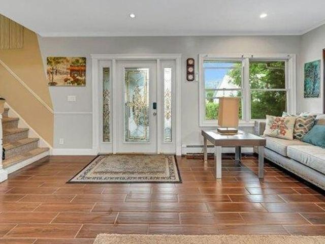 House for sale in Lyndhurst, New Jersey