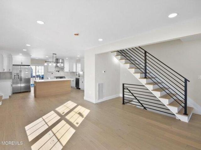 House for sale in Lyndhurst, New Jersey