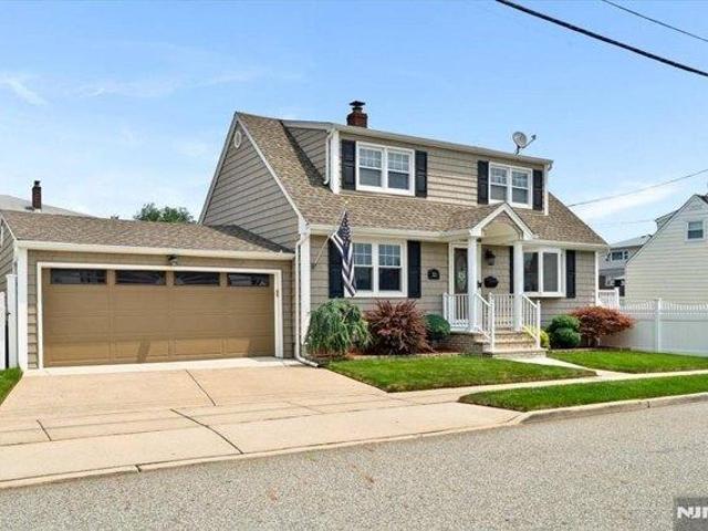 House for sale in Lyndhurst, New Jersey