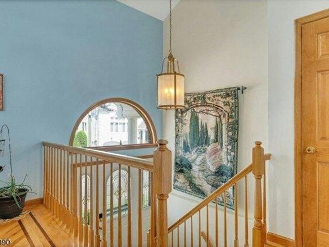 House for sale in Lyndhurst, New Jersey