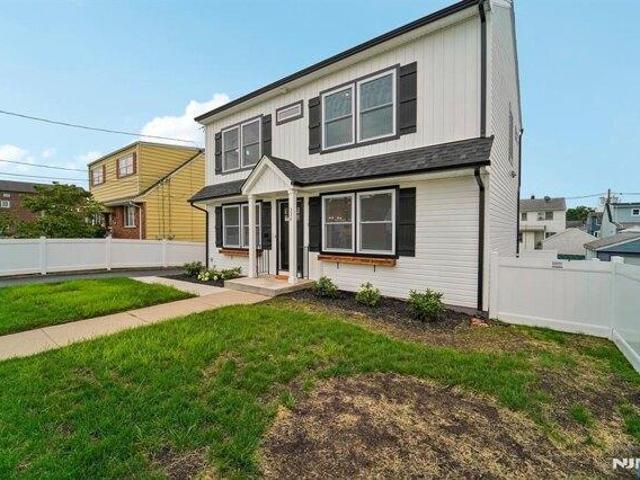 House for sale in Lyndhurst, New Jersey