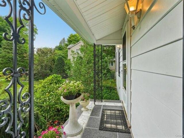 House for sale in Baldwin Place, New York