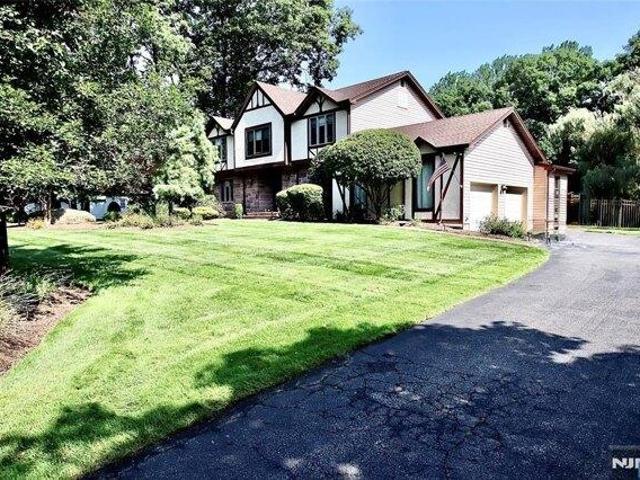 House for sale in Mahwah, Bergen County