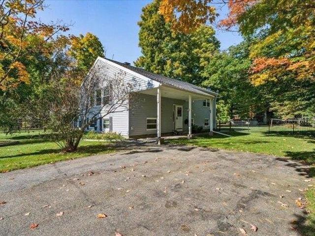 House for sale in Crystal Lake, Manchester