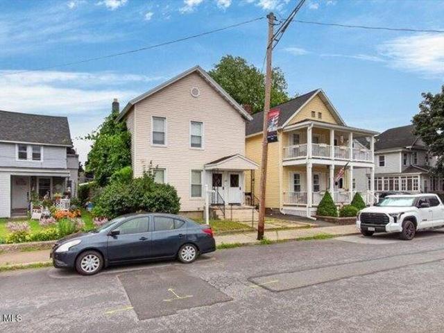 House for sale in Saratoga, New York