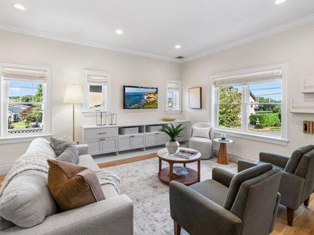 House for sale in Hillside Avenue Historic District, Medford