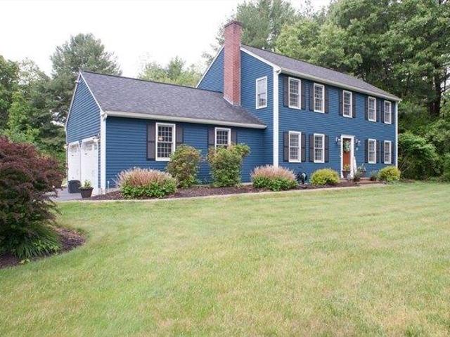 House for sale in Mendon, Massachusetts