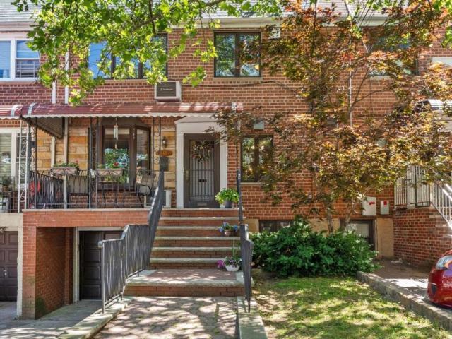 House for sale in Queens, Arverne